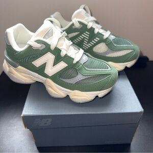new balances 9060 pre owned-size 13 (pre school)